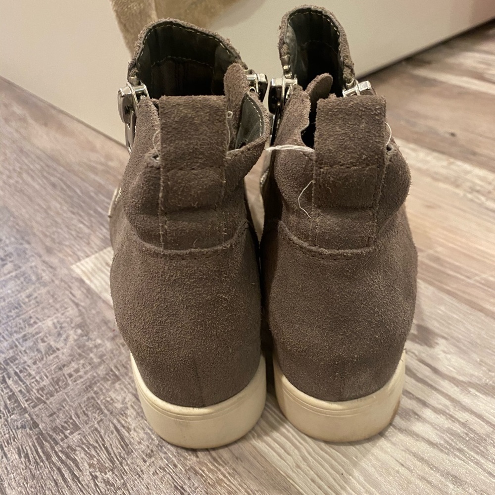 STEVE MADDEN WEDGIE SNEAKS✨ - Picture 5 of 7